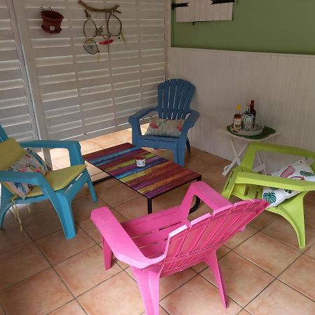 Bel Appartement - Proche Des Plages De Sainte Anne Exterior foto