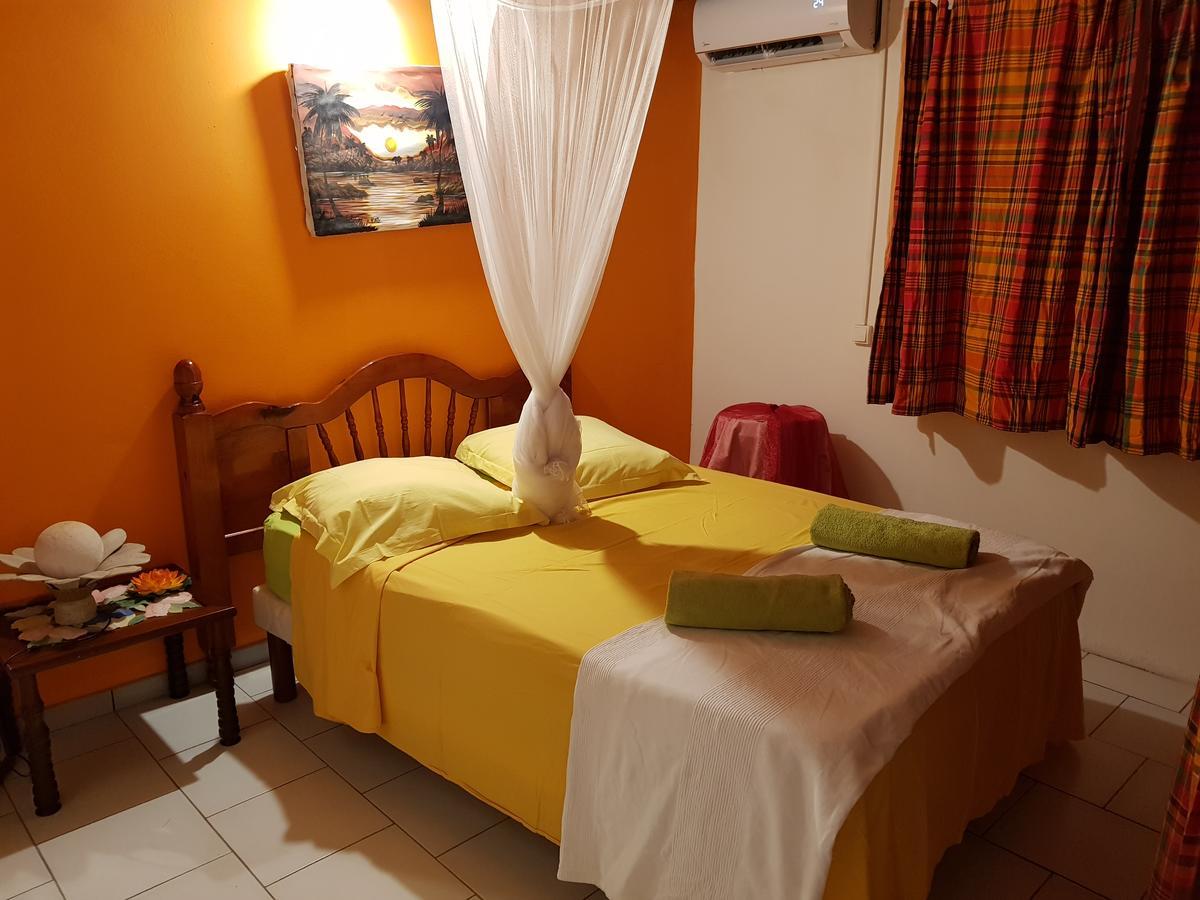 Bel Appartement - Proche Des Plages De Sainte Anne Exterior foto